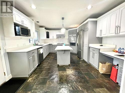 630 Nicola Avenue, Coquitlam, BC - Indoor Photo Showing Kitchen