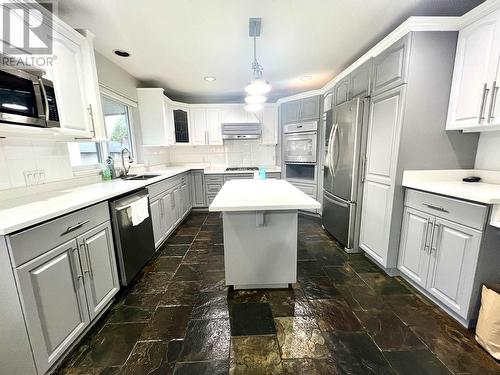 630 Nicola Avenue, Coquitlam, BC - Indoor Photo Showing Kitchen