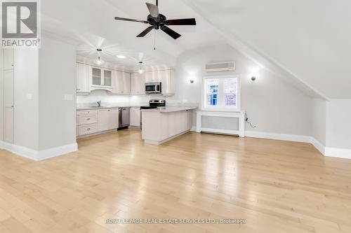 3Rd Flr - 113 Chaplin Crescent, Toronto, ON - Indoor Photo Showing Kitchen