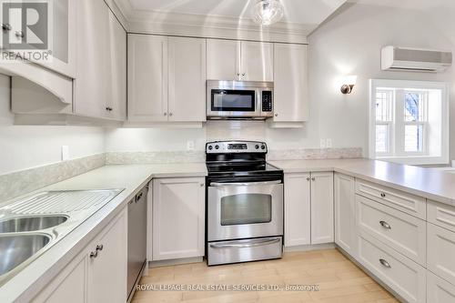 3Rd Flr - 113 Chaplin Crescent, Toronto, ON - Indoor Photo Showing Kitchen With Double Sink