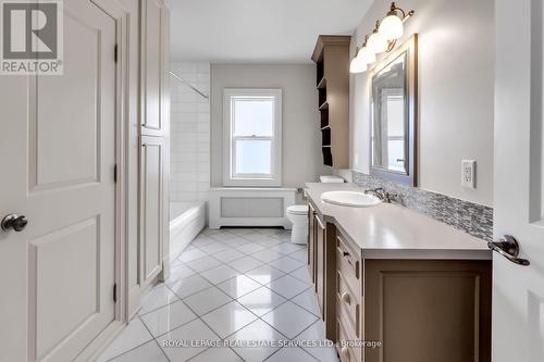 3Rd Flr - 113 Chaplin Crescent, Toronto, ON - Indoor Photo Showing Bathroom