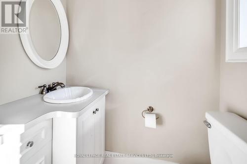 3Rd Flr - 113 Chaplin Crescent, Toronto, ON - Indoor Photo Showing Bathroom