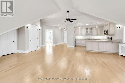 3Rd Flr - 113 Chaplin Crescent, Toronto, ON - Indoor Photo Showing Kitchen