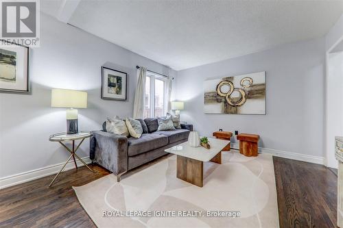 201 Sophia Road, Markham, ON - Indoor Photo Showing Living Room