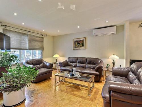 Salon - 3946  - 3952 Rue De La Seine, Laval (Chomedey), QC - Indoor Photo Showing Living Room