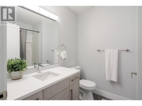 3960 June Springs Road, Kelowna, BC - Indoor Photo Showing Bathroom