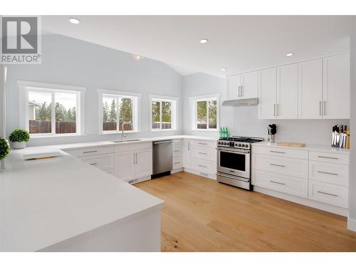 3960 June Springs Road, Kelowna, BC - Indoor Photo Showing Kitchen With Upgraded Kitchen