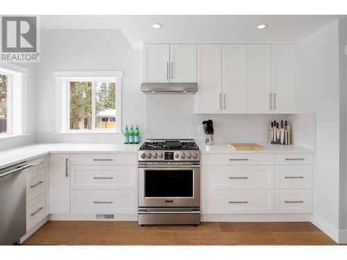 3960 June Springs Road, Kelowna, BC - Indoor Photo Showing Kitchen With Upgraded Kitchen