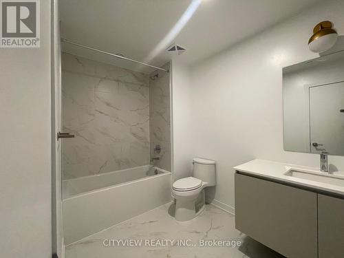 Lph07 - 395 Dundas Street, Oakville, ON - Indoor Photo Showing Bathroom