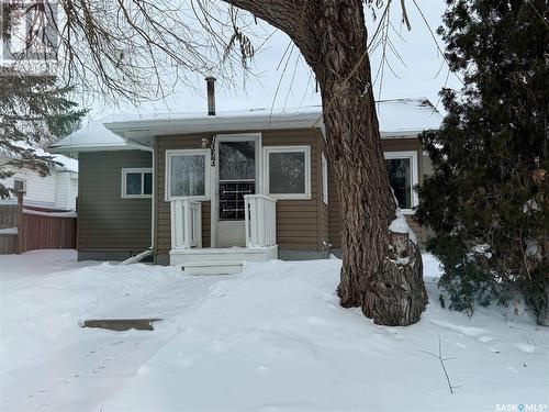 1016 Stadacona Street E, Moose Jaw, SK - Outdoor