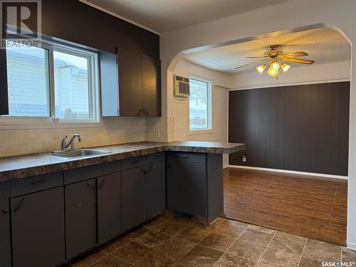 1016 Stadacona Street E, Moose Jaw, SK - Indoor Photo Showing Kitchen