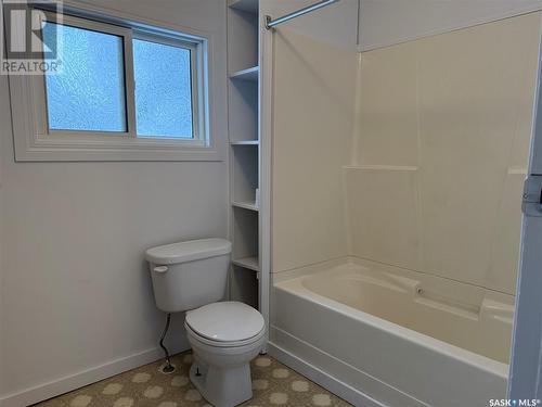 1016 Stadacona Street E, Moose Jaw, SK - Indoor Photo Showing Bathroom