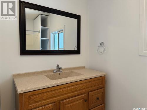 1016 Stadacona Street E, Moose Jaw, SK - Indoor Photo Showing Bathroom