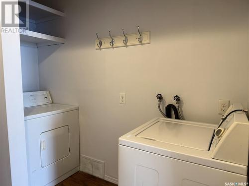 1016 Stadacona Street E, Moose Jaw, SK - Indoor Photo Showing Laundry Room