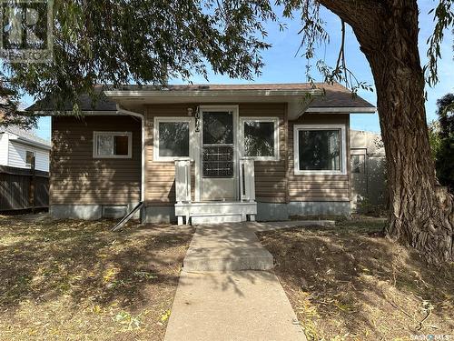 1016 Stadacona Street E, Moose Jaw, SK - Outdoor