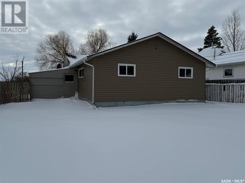 1016 Stadacona Street E, Moose Jaw, SK - Outdoor With Exterior