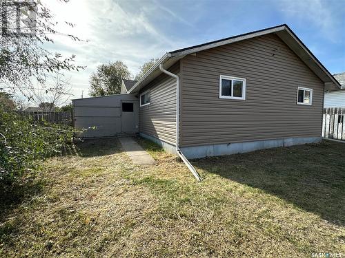 1016 Stadacona Street E, Moose Jaw, SK - Outdoor With Exterior