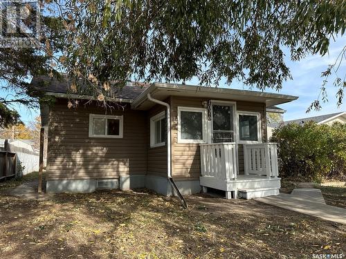 1016 Stadacona Street E, Moose Jaw, SK - Outdoor