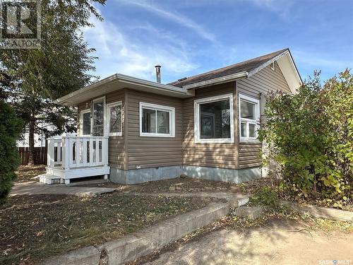 1016 Stadacona Street E, Moose Jaw, SK - Outdoor