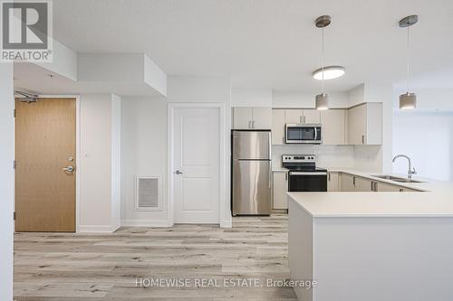 401 - 1475 Whites Road, Pickering, ON - Indoor Photo Showing Kitchen With Stainless Steel Kitchen With Double Sink With Upgraded Kitchen