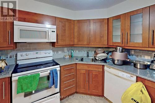 312 - 61 Markbrook Lane, Toronto, ON - Indoor Photo Showing Kitchen