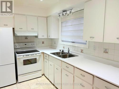 121 Bartley Bull Parkway, Brampton, ON - Indoor Photo Showing Kitchen With Double Sink