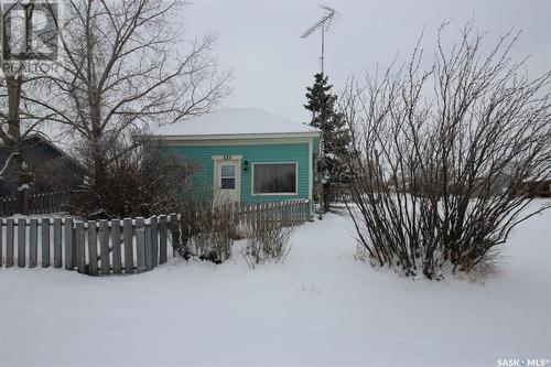 225 1St Avenue W, Frontier, SK - Outdoor