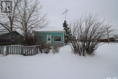 225 1St Avenue W, Frontier, SK - Outdoor