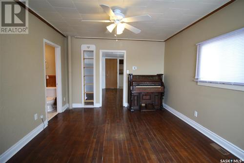 225 1St Avenue W, Frontier, SK - Indoor Photo Showing Other Room