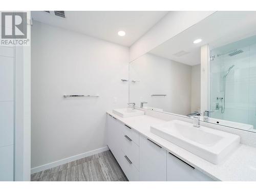 3754 Davidson Court, West Kelowna, BC - Indoor Photo Showing Bathroom