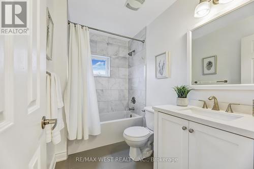 631 Beresford Avenue, Toronto, ON - Indoor Photo Showing Bathroom