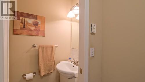 160 Celano Crescent Unit# 104, Kelowna, BC - Indoor Photo Showing Bathroom