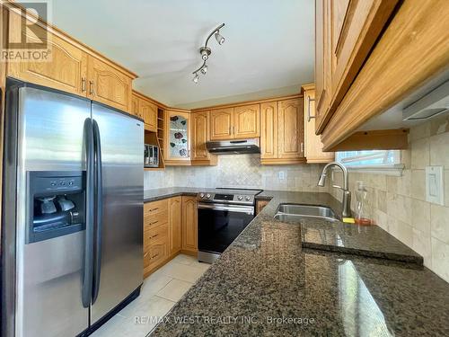 4 Geneva Crescent, Brampton, ON - Indoor Photo Showing Kitchen With Double Sink