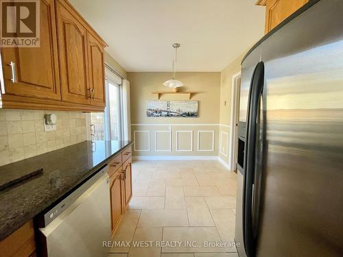 4 Geneva Crescent, Brampton, ON - Indoor Photo Showing Kitchen