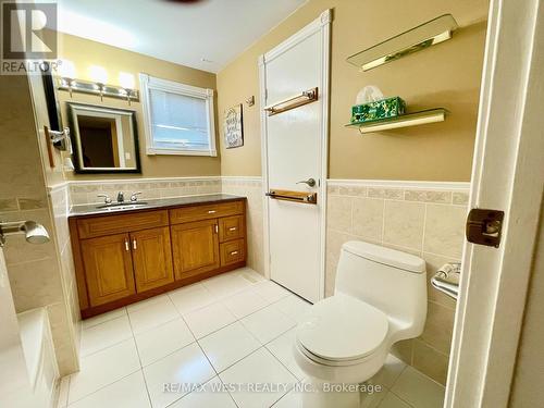 4 Geneva Crescent, Brampton, ON - Indoor Photo Showing Bathroom