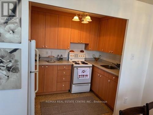 704/Ph4 - 3621 Lakeshore Boulevard W, Toronto, ON - Indoor Photo Showing Kitchen