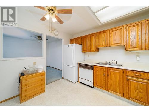 1055 Glenwood Avenue Unit# 101, Kelowna, BC - Indoor Photo Showing Kitchen With Double Sink