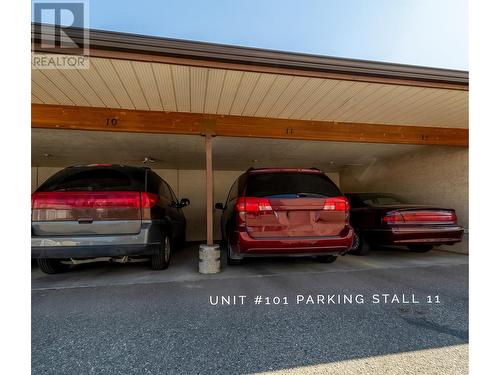 1055 Glenwood Avenue Unit# 101, Kelowna, BC - Indoor Photo Showing Garage