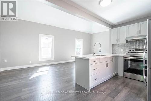 #Upper - 109 Chatham Street, Brantford, ON - Indoor Photo Showing Kitchen