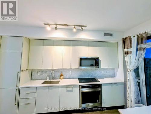 1502 - 38 Iannuzzi Street, Toronto, ON - Indoor Photo Showing Kitchen