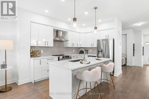 920 Brian Good Avenue, Ottawa, ON - Indoor Photo Showing Kitchen With Upgraded Kitchen