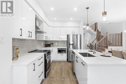 920 Brian Good Avenue, Ottawa, ON - Indoor Photo Showing Kitchen With Upgraded Kitchen