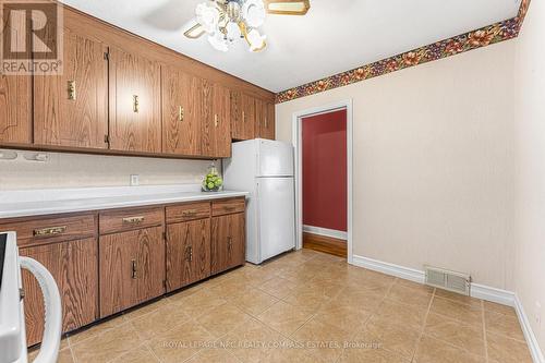 74 Beamer Avenue, St. Catharines (441 - Bunting/Linwell), ON - Indoor Photo Showing Kitchen