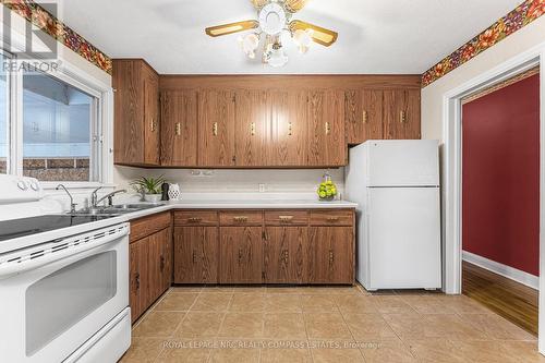 74 Beamer Avenue, St. Catharines (441 - Bunting/Linwell), ON - Indoor Photo Showing Kitchen With Double Sink