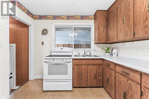 74 Beamer Avenue, St. Catharines (441 - Bunting/Linwell), ON - Indoor Photo Showing Kitchen With Double Sink