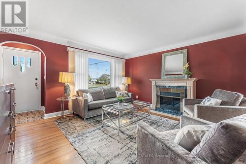 74 Beamer Avenue, St. Catharines (441 - Bunting/Linwell), ON - Indoor Photo Showing Living Room With Fireplace