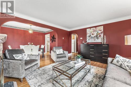 74 Beamer Avenue, St. Catharines (441 - Bunting/Linwell), ON - Indoor Photo Showing Living Room