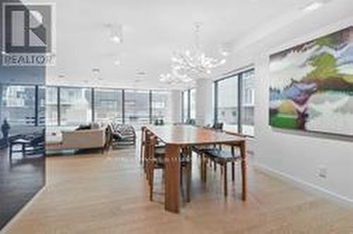 423 - 111 Bathurst Street, Toronto, ON - Indoor Photo Showing Dining Room