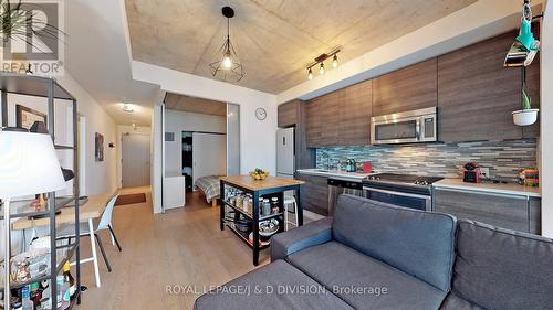 423 - 111 Bathurst Street, Toronto, ON - Indoor Photo Showing Kitchen