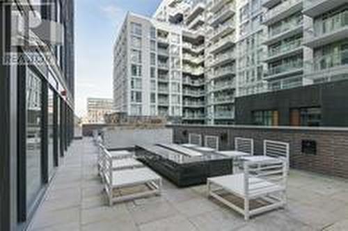 423 - 111 Bathurst Street, Toronto, ON - Outdoor With Balcony With Facade